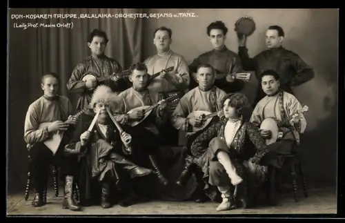Foto-AK Don-Kosaken-Truppe, Balalaika-Orchester, Gesang und Tanz, Leitung Prof. Maxim Orloff