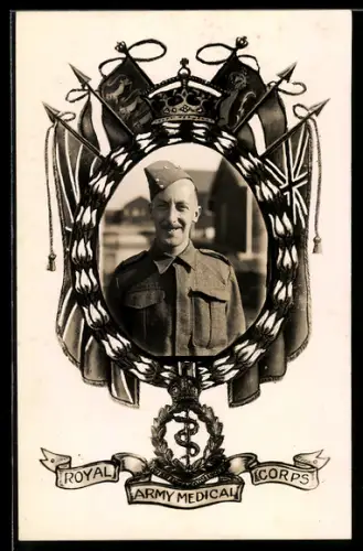 Foto-AK Portrait Royal Army Medical Corps, Passepartout mit Fahnen