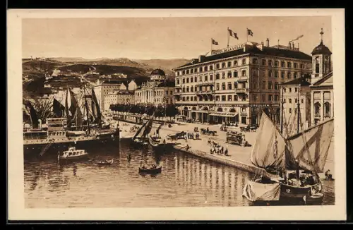 AK Trieste, Veduta del porto con barche e Hotel de la Ville