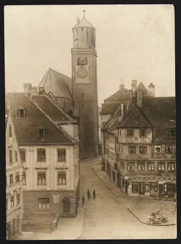 Fotografie unbekannter Fotograf, Ansicht Memmingen, Strassenpartie mit der St. Martinskirche