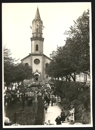 Fotografie unbekannter Fotograf, Ansicht Markneukirchen, festliche Veranstaltung an der St. Nicolaikirche