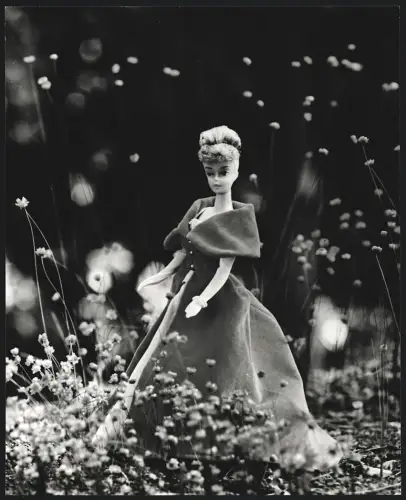 Fotografie Allan Grant, London, Barbie in a long velvet evening coat over a rosy taffeta ball gown, Spielzeug, 24 x 29cm