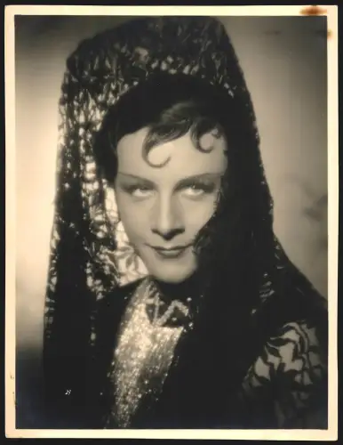 Fotografie Portrait von Schauspieler Erik Ode als Lydia, Grossformat 22 x 29cm