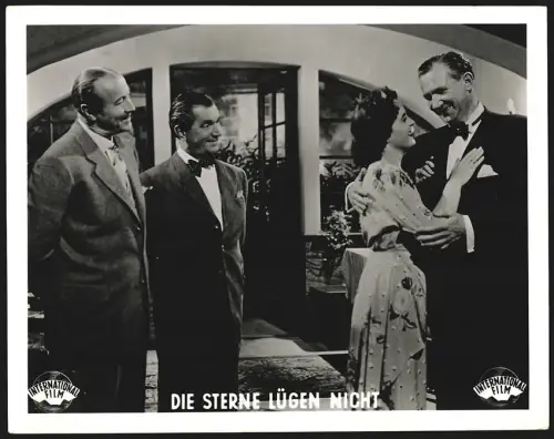 Fotografie Schauspieler Hubert v. Meyerinck, Carl-Heinz Schroth und Magda Schneider im Film Die Sterne lügen nicht
