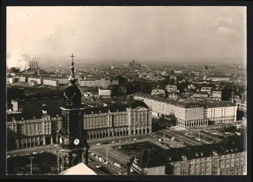 Fotografie Walter Hahn, Dresden, Ansicht Dresden, Ortsansicht mit Parkplatz