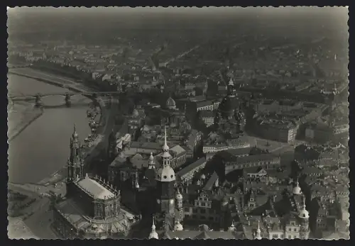 Fotografie Walter Hahn, Dresden, Wiener Str. 105, Ansicht Dresden, Flusspartie mit Brücken aus der Vogelschau