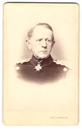 Fotografie L. Haase & Co., Berlin, Graf von Moltke in Uniform mit Halsorden