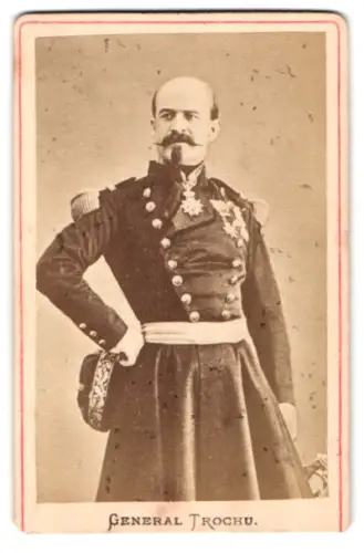 Fotografie Louis Jules Trochu, franz. General während der Balagerung von Paris (1870-71) mit Halsorden, Ordenspange