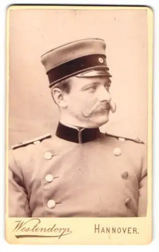 Fotografie R. Westendorp, Ludwig Borckenhagen, Kommandant von Aviso Pfeil und Wacht