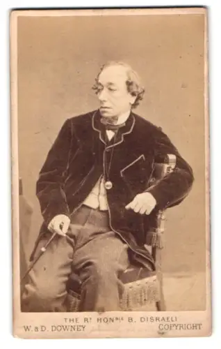 Fotografie W. & D. Downey, Newcastle on Tyne, 1. Earl of Beaconsfild, Benjamin Disraeli