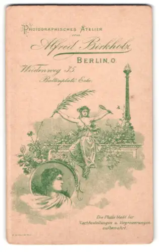 Fotografie Alfred Birkholz, Berlin, junge halbnackte Frau mit Lupe und Farn