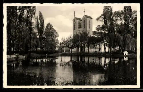 AK Offenbach a. M., Weiher im Friedrichring, St. Josefskirche