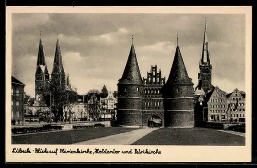 AK Lübeck, Blick auf Marienkirche, Holstentor und Petrikirche