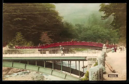 AK Nikko, Rote Bogenbrücke über den Fluss