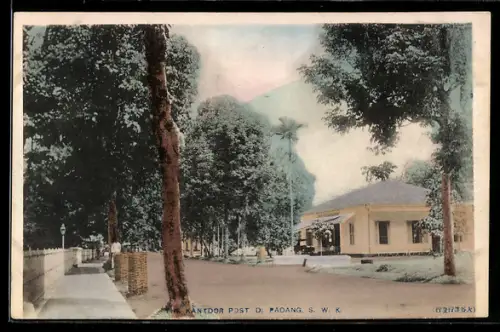 AK Padang, The Kantor Post di Padang