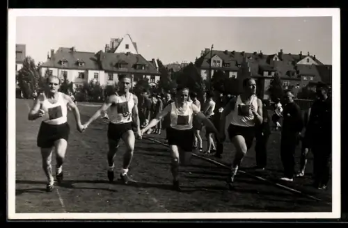 Foto-AK Läufer bei einer Leichtathletik-Veranstaltung