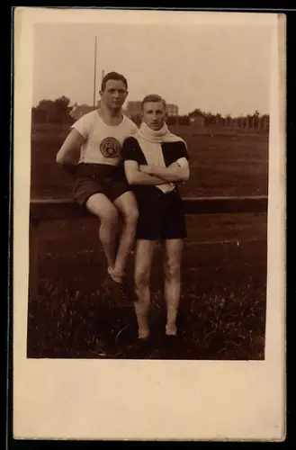Foto-AK Turner auf dem Sportplatz