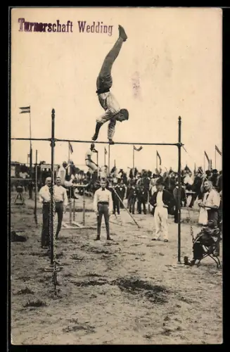 AK Berlin, Turnerschaft Wedding, Turner zeigt eine Übung am Reck