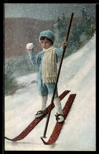 AK Junge auf Skiern hält einen Schneeball in der Hand
