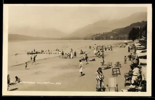 AK Millstatt am See, Strandbad mit Badegästen und Blick auf die Bergkette