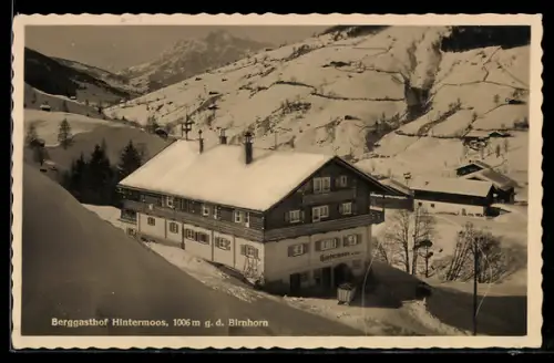 AK Maria Alm am Steinernen Meer, Hintermoos, Berggasthof im Winter gegen Birnhorn