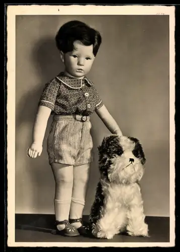 Foto-AK Käthe Kruse-Puppe mit Hund