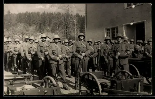 Foto-AK Wallenstadt, Schweizer Soldaten in Uniform 1936