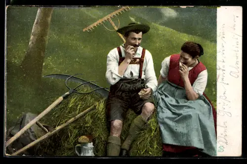 AK Bauer und Bäuerin mit landwirtschaftlichen Geräten bei einer Pause