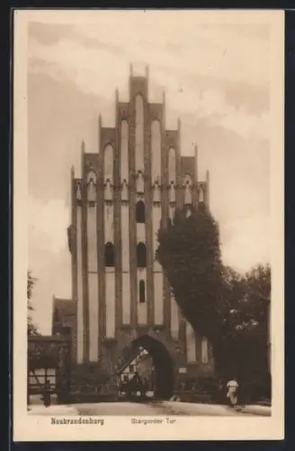 AK Neubrandenburg, Ansicht vom Stargarder Tor