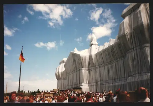 11 Fotografien Ansicht Berlin, Reichstagsverhüllung 1995 durch Christo und Jean Claude
