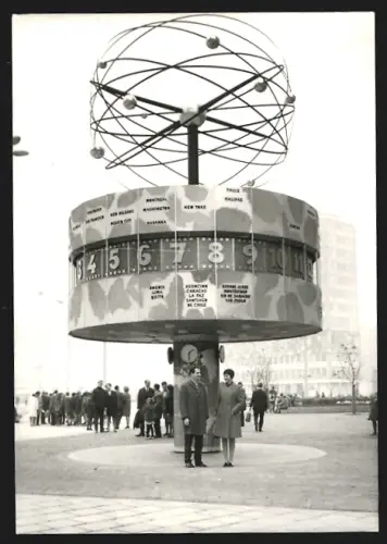 39 Fotografien Ansicht Berlin, Weltzeituhr, Palast der Republik, Kaufhalle Karl Marx Allee, Schwimmbad SEZ