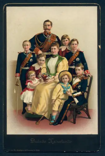 Fotografie Kaiser Wilhelm II mit Kaiserin Auguste Victoria mit ihren sechs Söhnen und ihrer Tochter