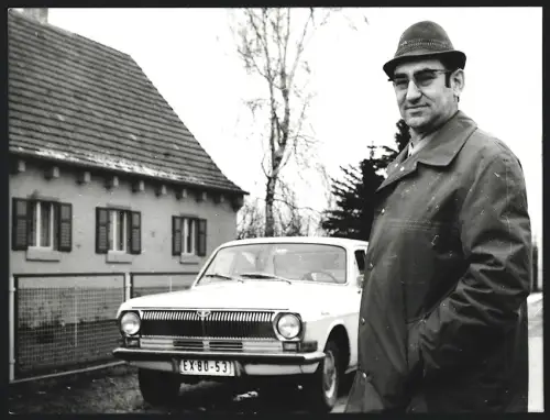 Fotografie Auto GAZ 24 mit Kennzeichen EX 80-53, Grossformat 19 x 25cm