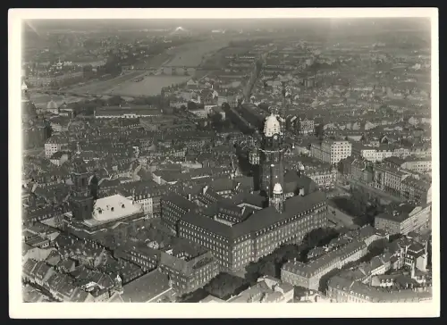 Fotografie Walter Hahn, Dresden, Ansicht Dresden, Blick über die Dächer zum Fluss