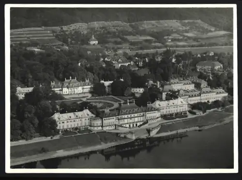 Fotografie Walter Hahn, Dresden, Ansicht Dresden, Schloss Pillnitz vom Fluss gesehen