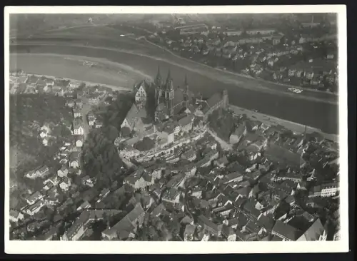 Fotografie Walter Hahn, Dresden, Ansicht Meissen /Elbe, Flusslauf mit Dom aus der Luft gesehen