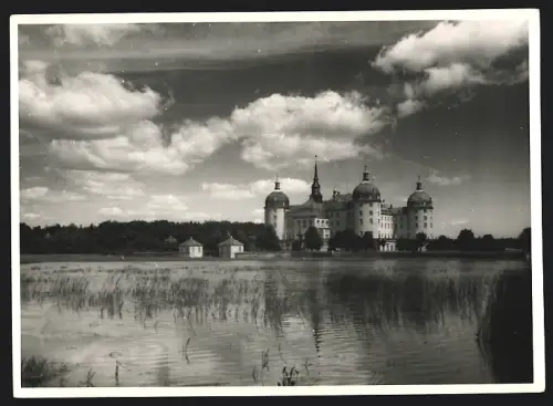 Fotografie Walter Hahn, Dresden, Ansicht Moritzburg, Schloss Moritzburg am Wasser