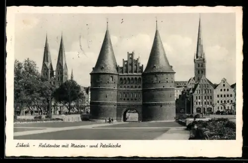 AK Lübeck, Holstentor mit Marien- und Petrikirche