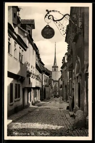 AK Ochsenfurt a. M., Badgasse, Strassenansicht mit Kirche
