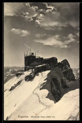 AK Münchner Haus /Zugspitze, Blick zur Hütte im Schnee