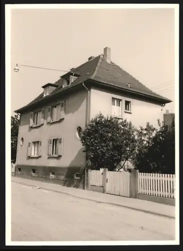 Fotografie Ansicht Offenbach a. M., Wohnhaus mit Gartenpartie in einer Wohnsiedlung