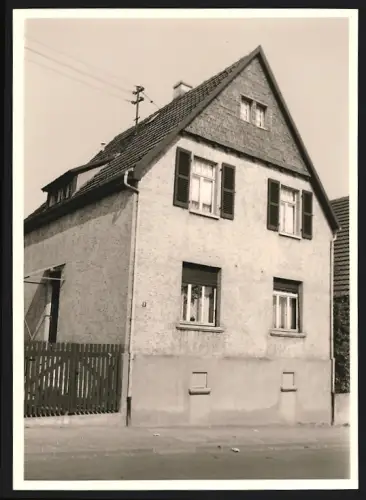 Fotografie Ansicht Offenbach a. M., Wohnhaus mit Holzzaun