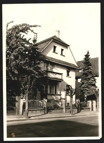 Fotografie Ansicht Offenbach a. M., Blick auf ein Wohnhaus mit Balkonen