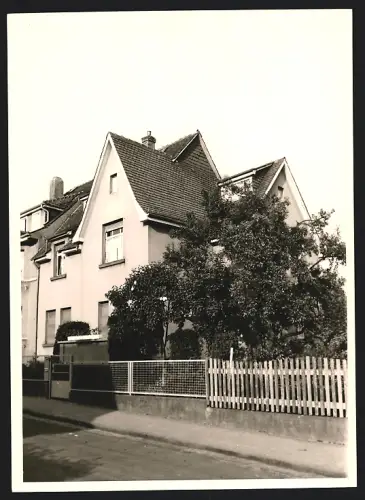 Fotografie Ansicht Offenbach a. M., Wohnhaus mit verschachteltem Dach