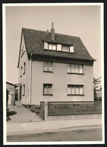 Fotografie Ansicht Offenbach a. M., Neubau Wohnhaus in einer Wohnsiedlung