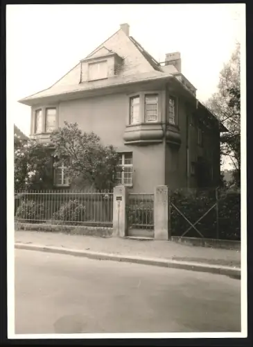 Fotografie Ansicht Offenbach a. M., Wohnhaus mit Erkerfenster