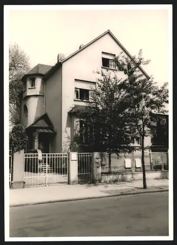 Fotografie Ansicht Offenbach a. M., Wohnhaus mit Erker und Eingangstor