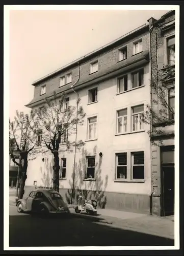 Fotografie Ansicht Offenbach a. M., Restaurant Euler mit VW-Käfer davor