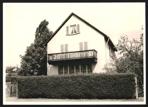 Fotografie Ansicht Offenbach a. M., Wohnhaus mit Holzbalkon