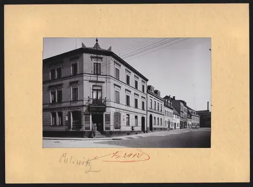 Fotografie Brück & Sohn, Meissen, Ansicht Pulsnitz, Bismarckplatz, Drogerie Felix Herberg im Eckhaus